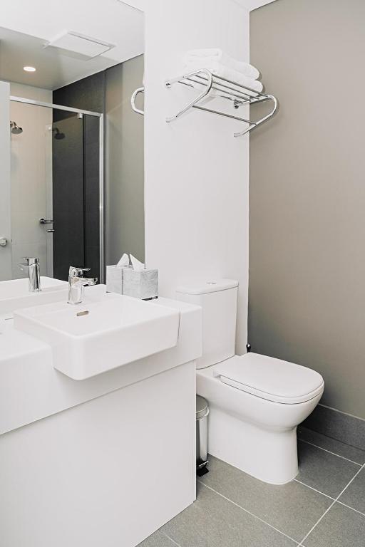 Toms Court Hotel - Resim 12