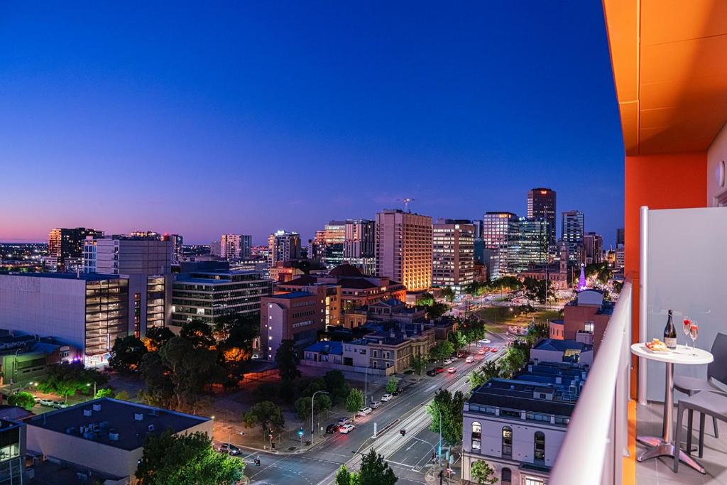 Afbeelding uit fotogalerij van Toms Court Hotel in Adelaide