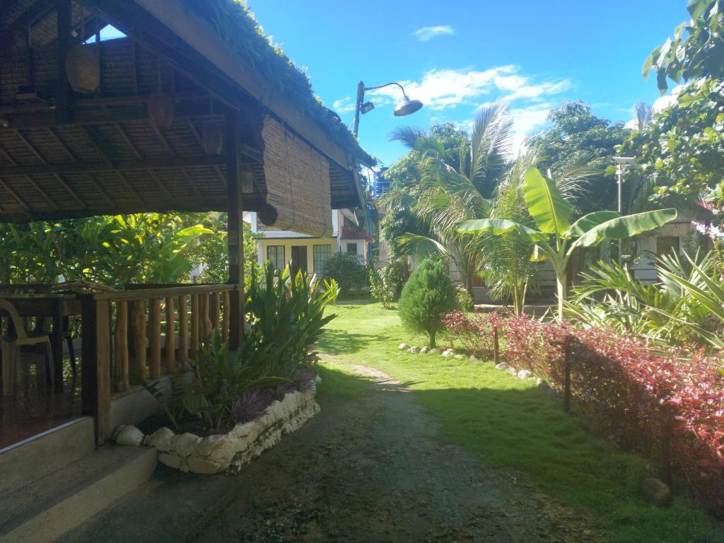Aed väljaspool majutusasutust Gardenview Homestay Siargao