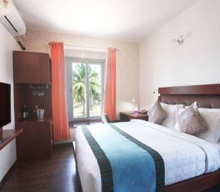 Postel nebo postele na pokoji v ubytování Avi Fortune Suites - Near Bangalore International Airport