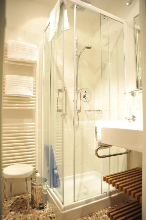 A bathroom at 3C B&B