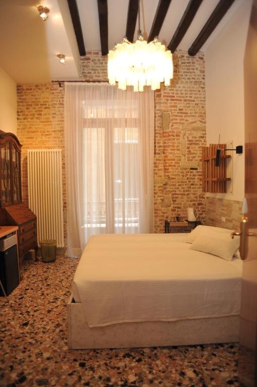 A bed or beds in a room at 3C B&B