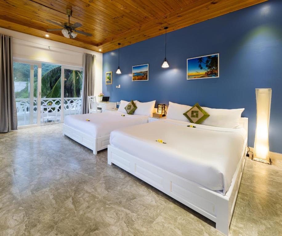 Casa Maya Resort - Family Room With Mountain View