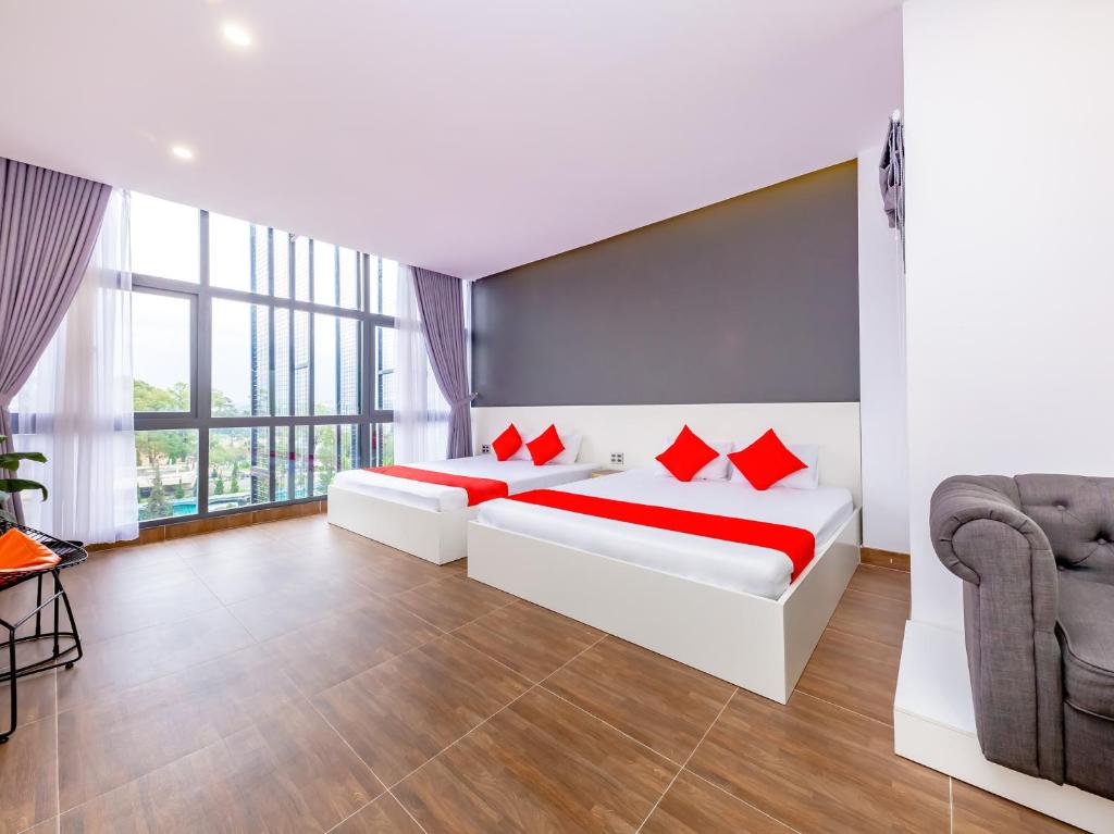 Postel nebo postele na pokoji v ubytování QA Hotel Dalat - City Centre