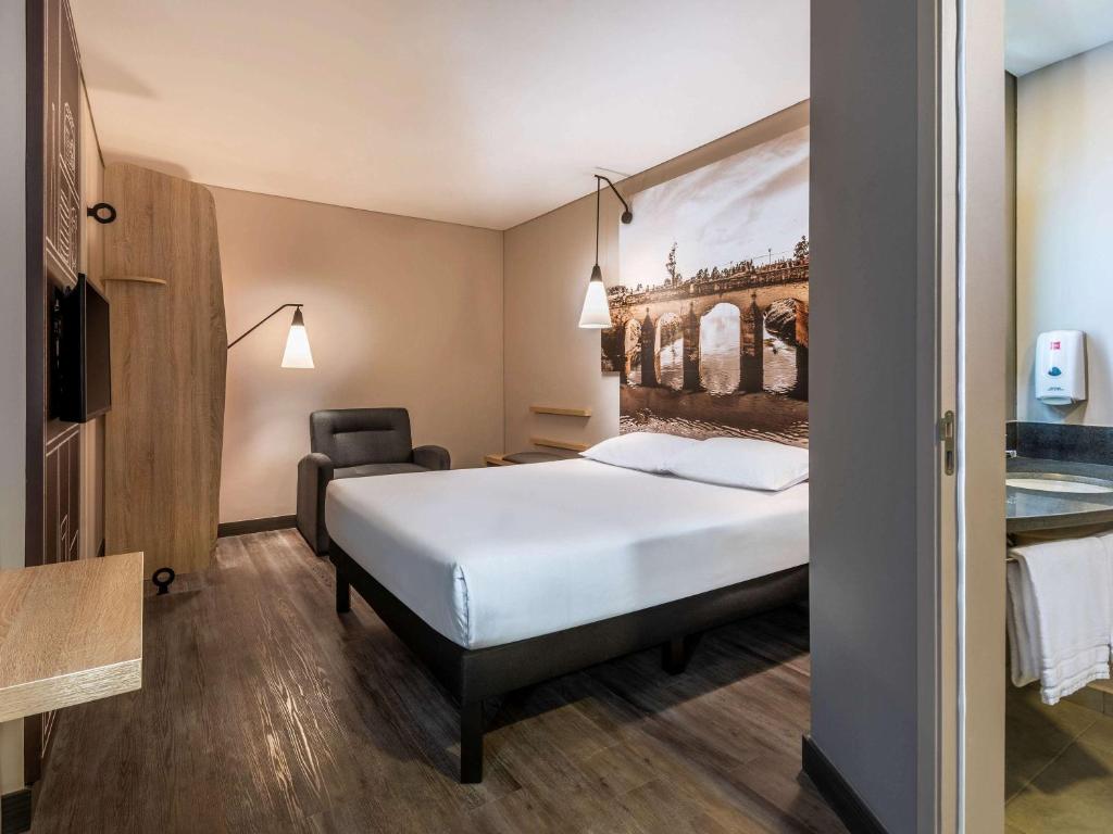 Postel nebo postele na pokoji v ubytování ibis Chia