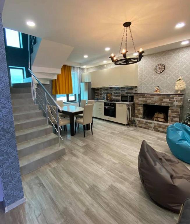 Kuchyň nebo kuchyňský kout v ubytování Villa Baghdo Bakuriani