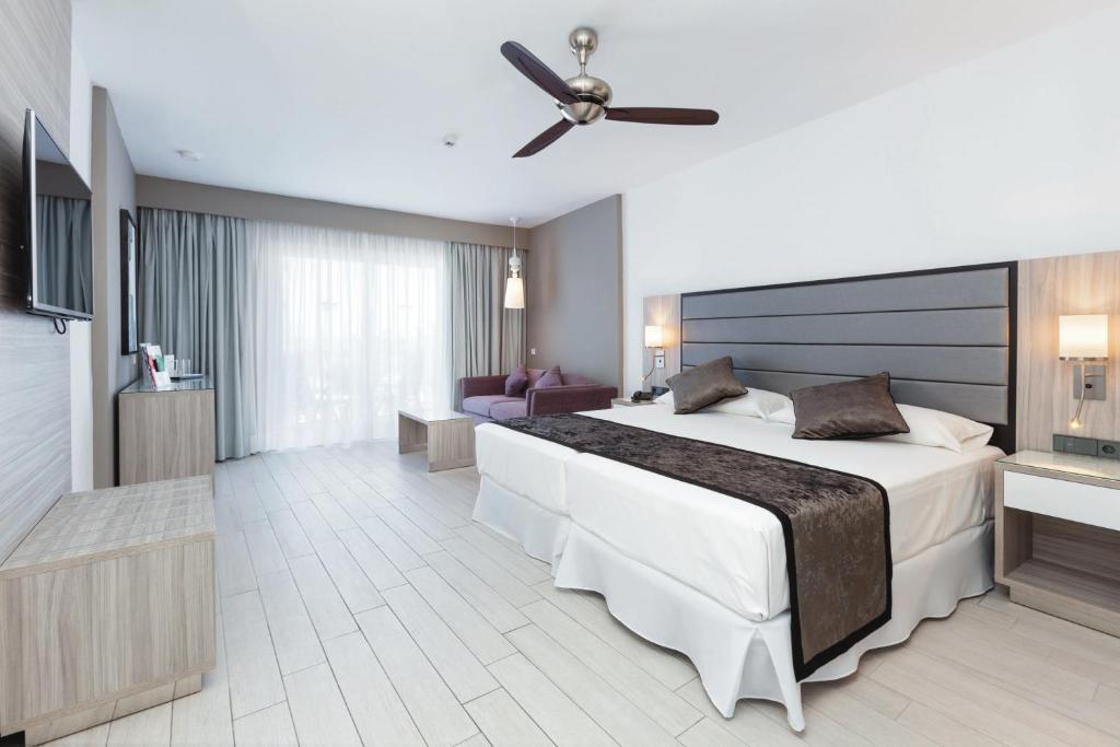 Cama o camas de una habitación en Hotel Riu Palace Tenerife