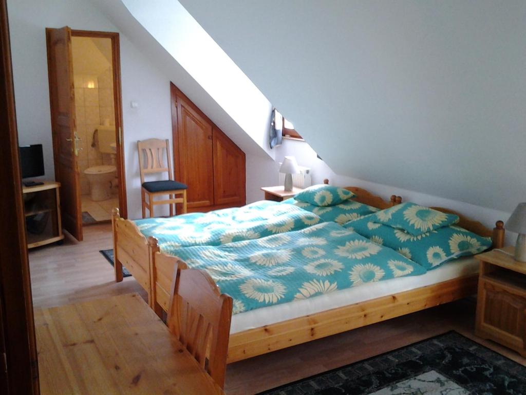Postel nebo postele na pokoji v ubytování Corner Panzió