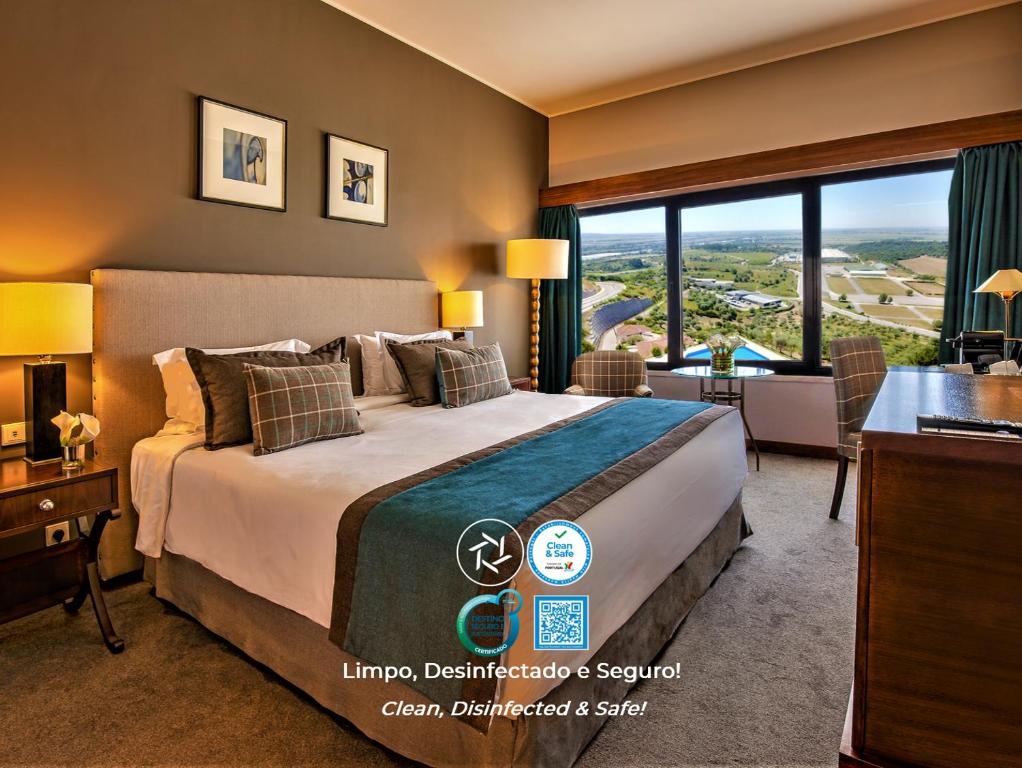 Uma cama ou camas num quarto em Santarem Hotel