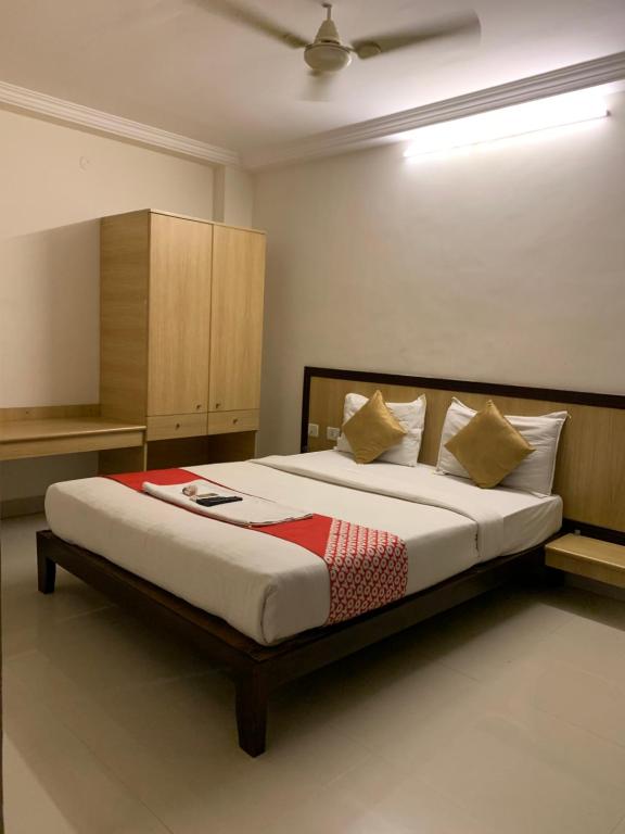 Postel nebo postele na pokoji v ubytování Hotel Half Moon Chennai