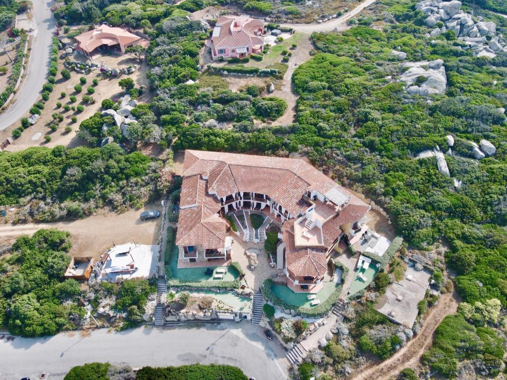 an overhead view of a large house with a yard at Residenza Lucia in Santa Teresa Gallura