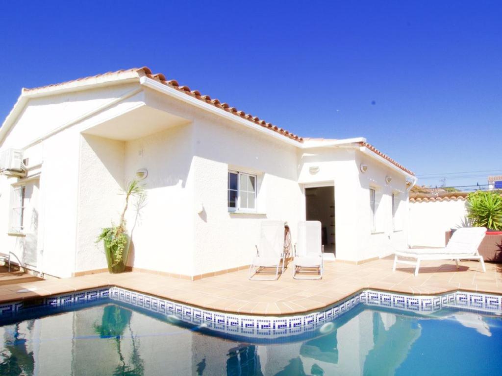 3 bedrooms villa with private pool and enclosed garden at ...