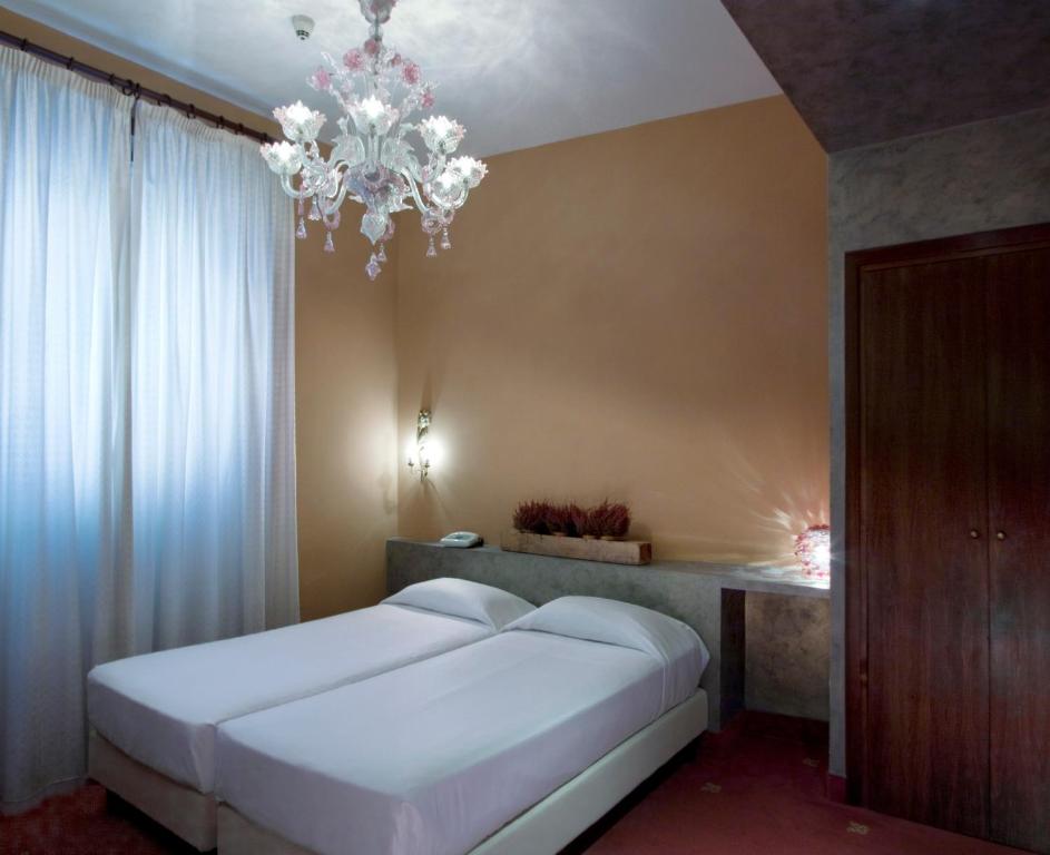Postel nebo postele na pokoji v ubytování Hotel Columbia