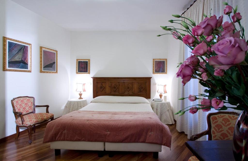 Postel nebo postele na pokoji v ubytování Hotel Columbia