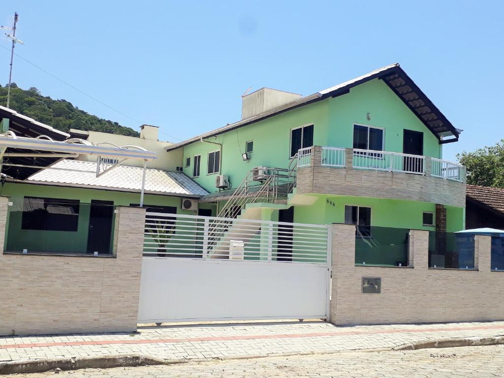  Apartamento em Residencial no Centro de Bombinhas - 1 Vaga de Garagem