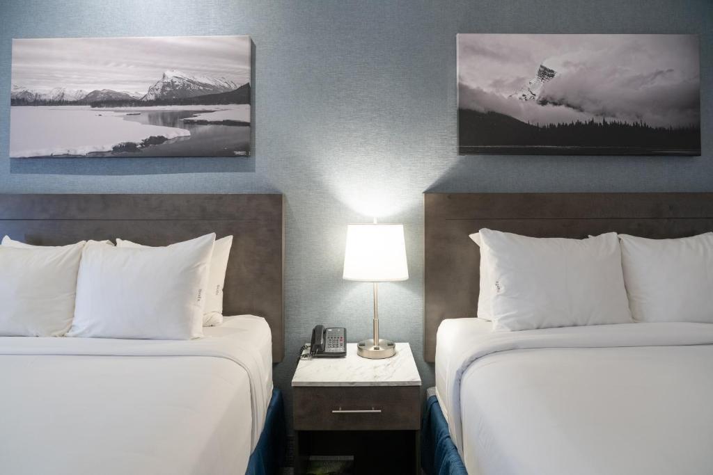 Postel nebo postele na pokoji v ubytování Red Carpet Inn