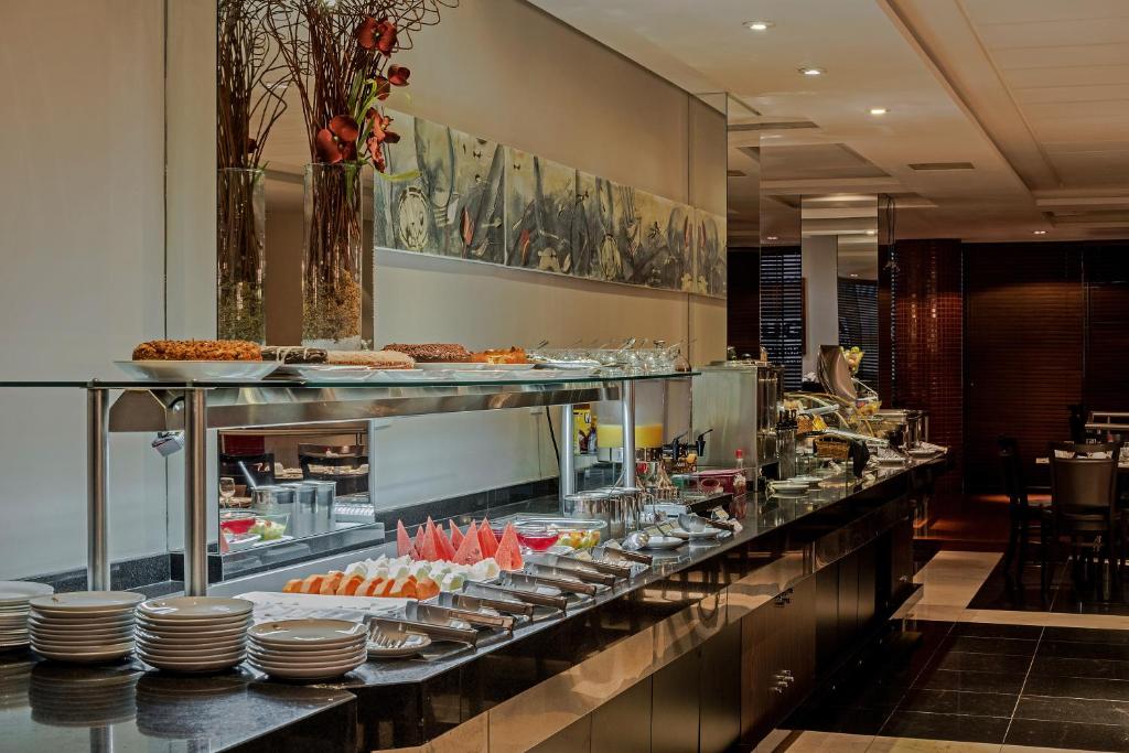 Comida no hotel ou em algum lugar perto