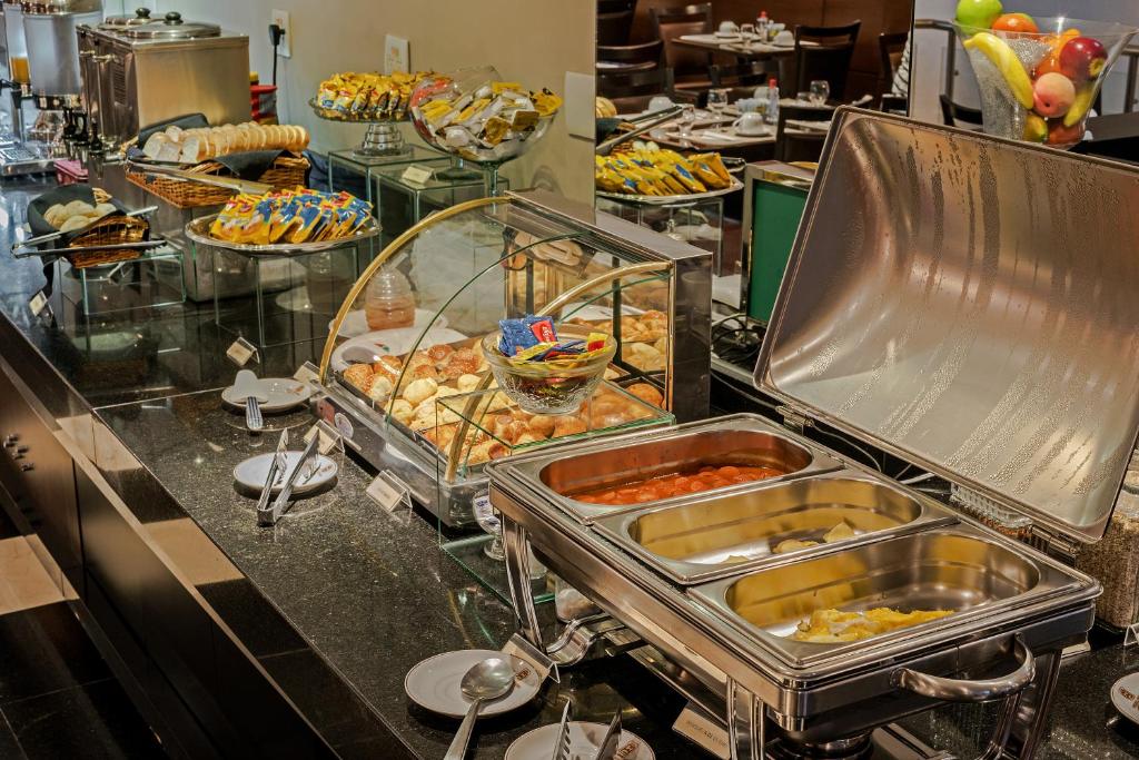 Comida no hotel ou em algum lugar perto