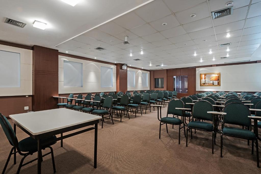 Área de negócios e/ou sala de conferências em Astron Ponta Grossa Plaza by Nobile