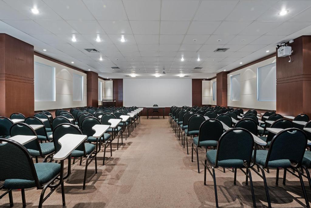 Área de negócios e/ou sala de conferências em Astron Ponta Grossa Plaza by Nobile