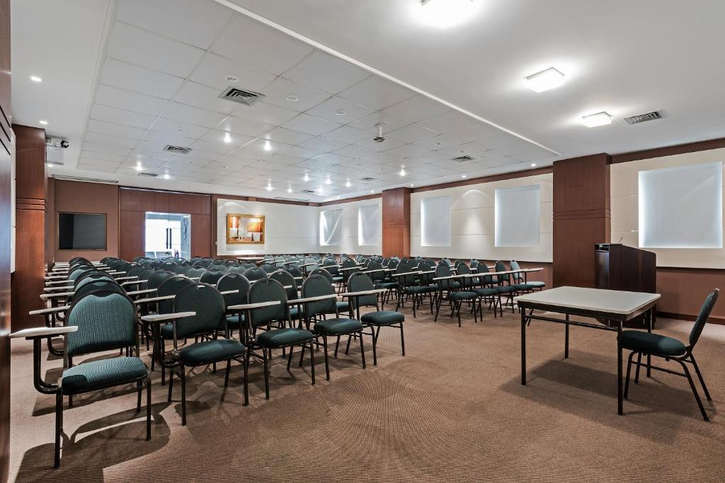 Área de negócios e/ou sala de conferências em Astron Ponta Grossa Plaza by Nobile