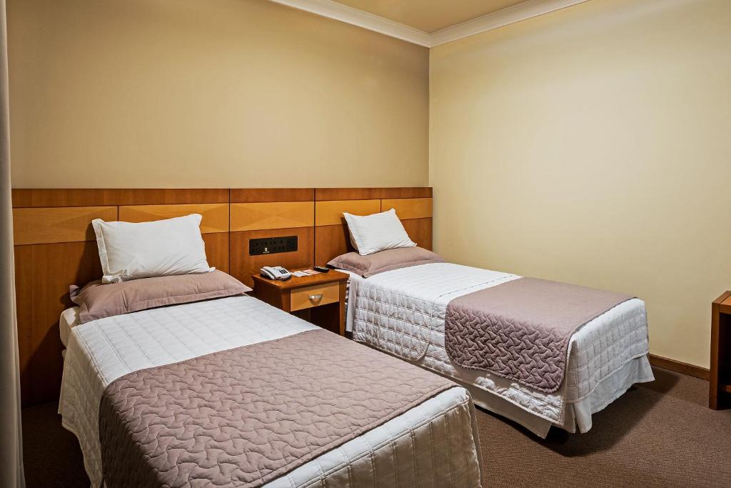 Cama ou camas em um quarto em Astron Ponta Grossa Plaza by Nobile