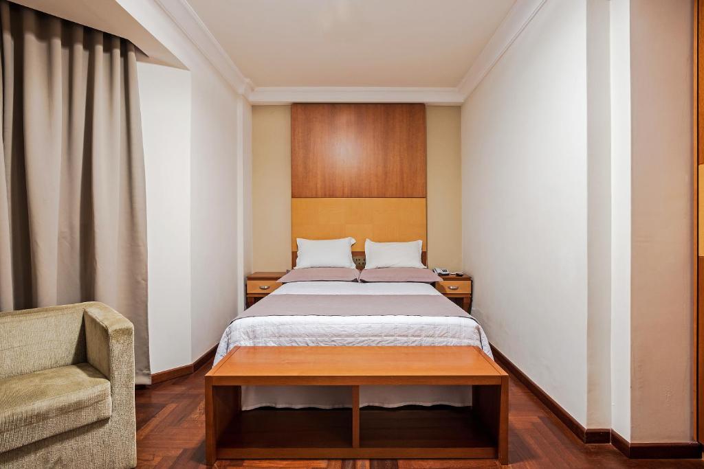 Cama ou camas em um quarto em Astron Ponta Grossa Plaza by Nobile
