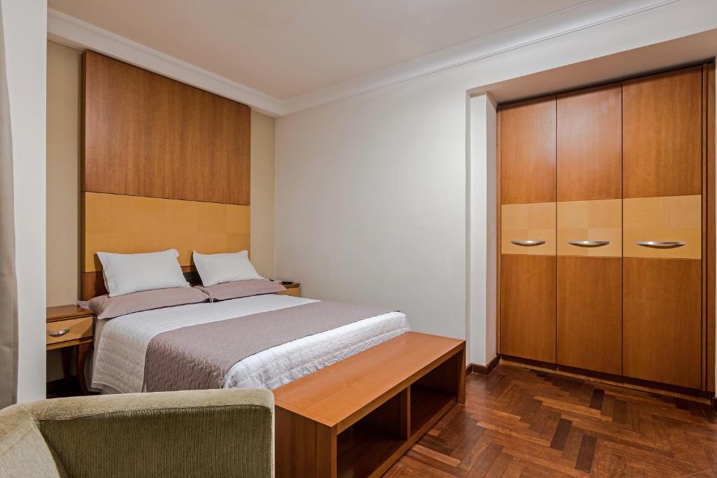 Cama ou camas em um quarto em Astron Ponta Grossa Plaza by Nobile