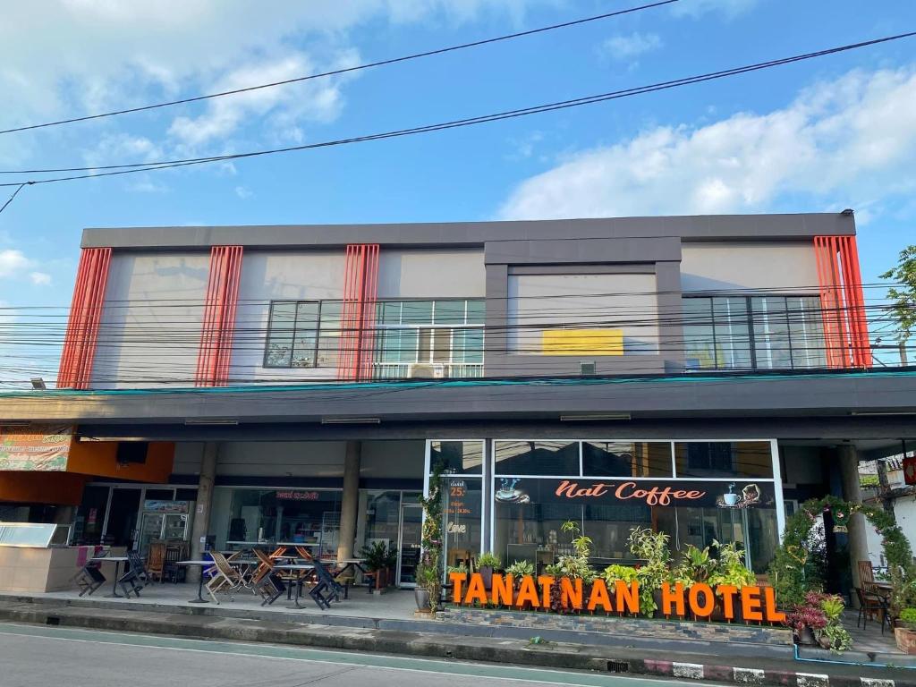 a building with a taran man hotel on a street at Tanatnan Hotel in Ranong