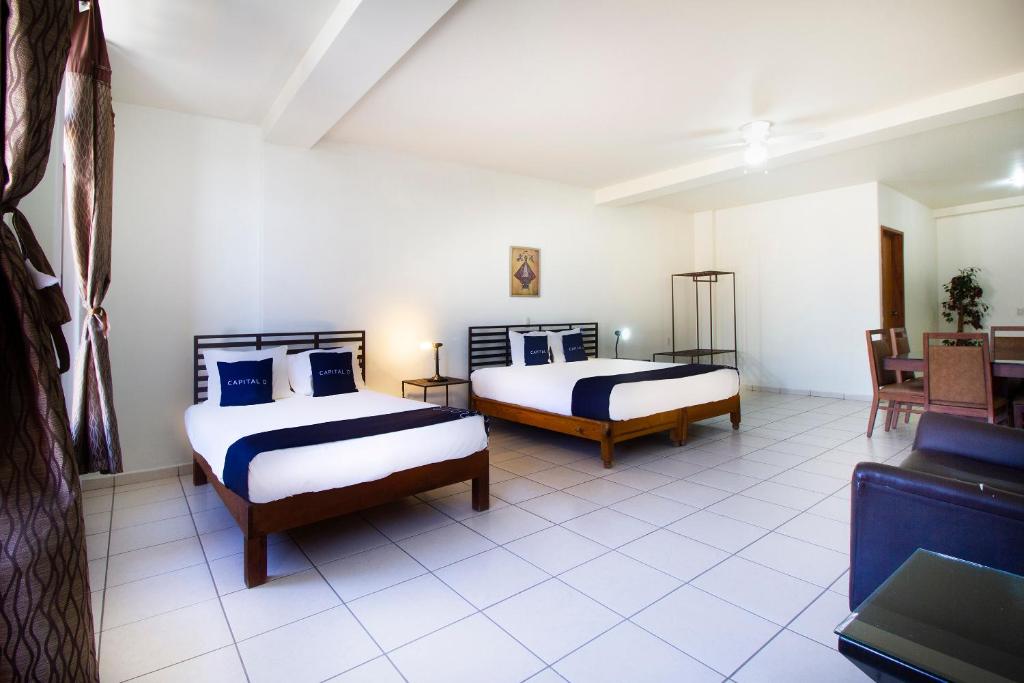 Postel nebo postele na pokoji v ubytování Hotel Plaza Galindo