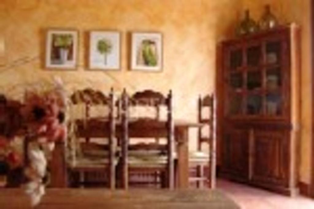 Posedenie v ubytovaní Comfortable House in Estepa with Shared Pool