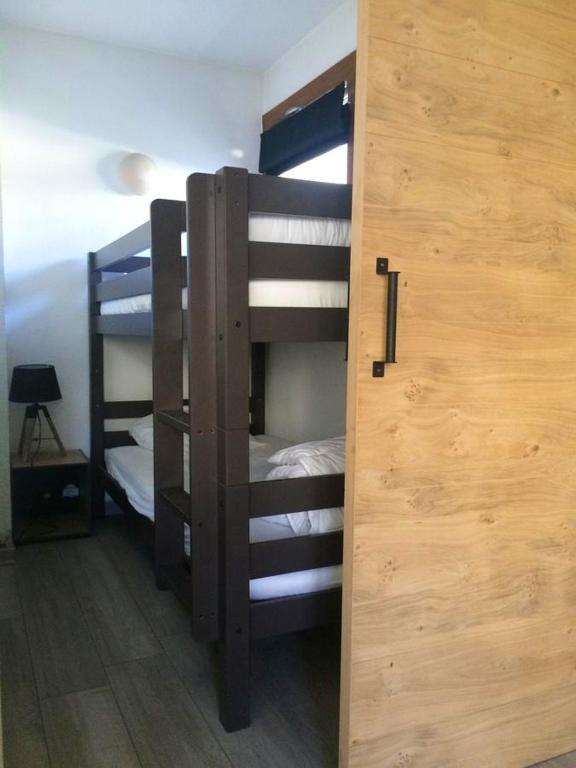 a room with three bunk beds and a door at Appartement d&#39;une chambre avec balcon amenage et wifi a Briancon in Briançon