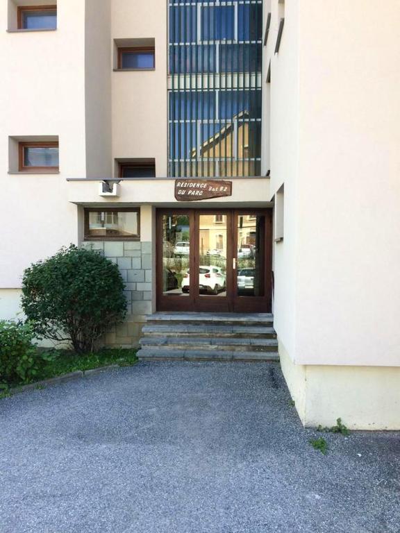 a entrance to a building with a wooden door at Appartement d&#39;une chambre avec balcon amenage et wifi a Briancon in Briançon