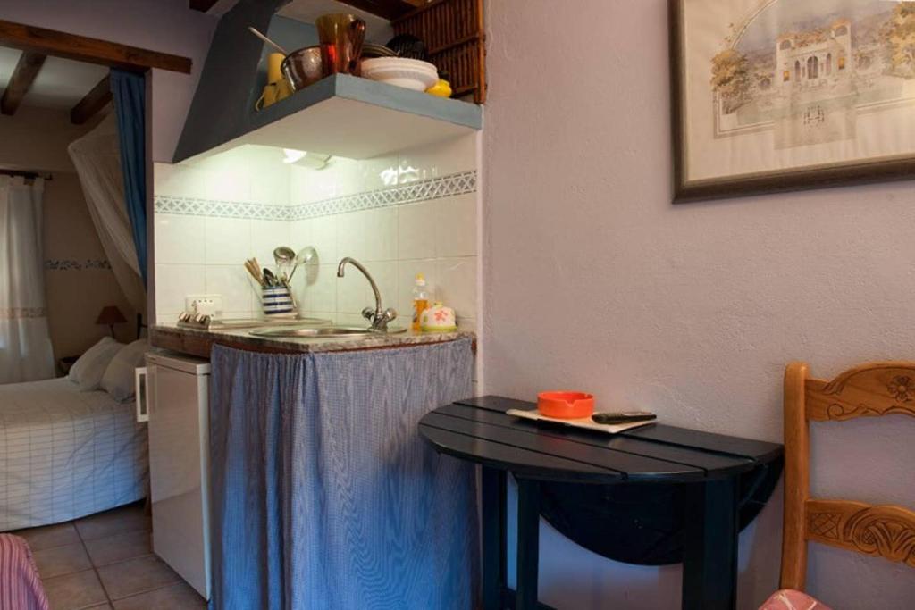 Kuchyň nebo kuchyňský kout v ubytování Charming studio in Robledillo de Gata - 28 m²
