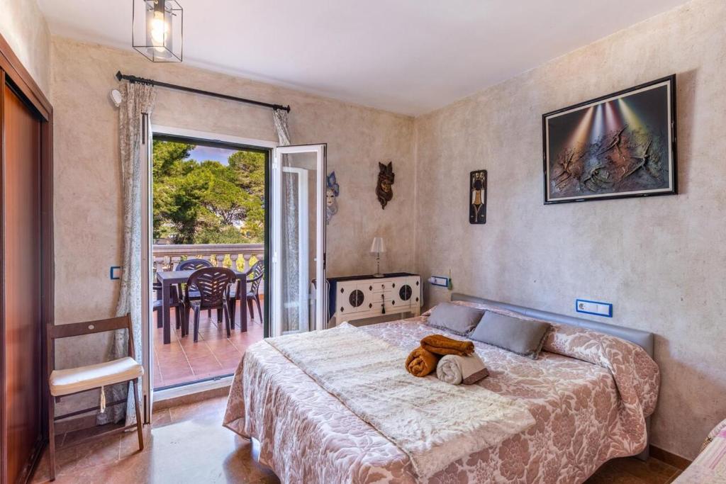 Posteľ alebo postele v izbe v ubytovaní Paradisiac Villa in Llucmajor with Sea View and Private Pool