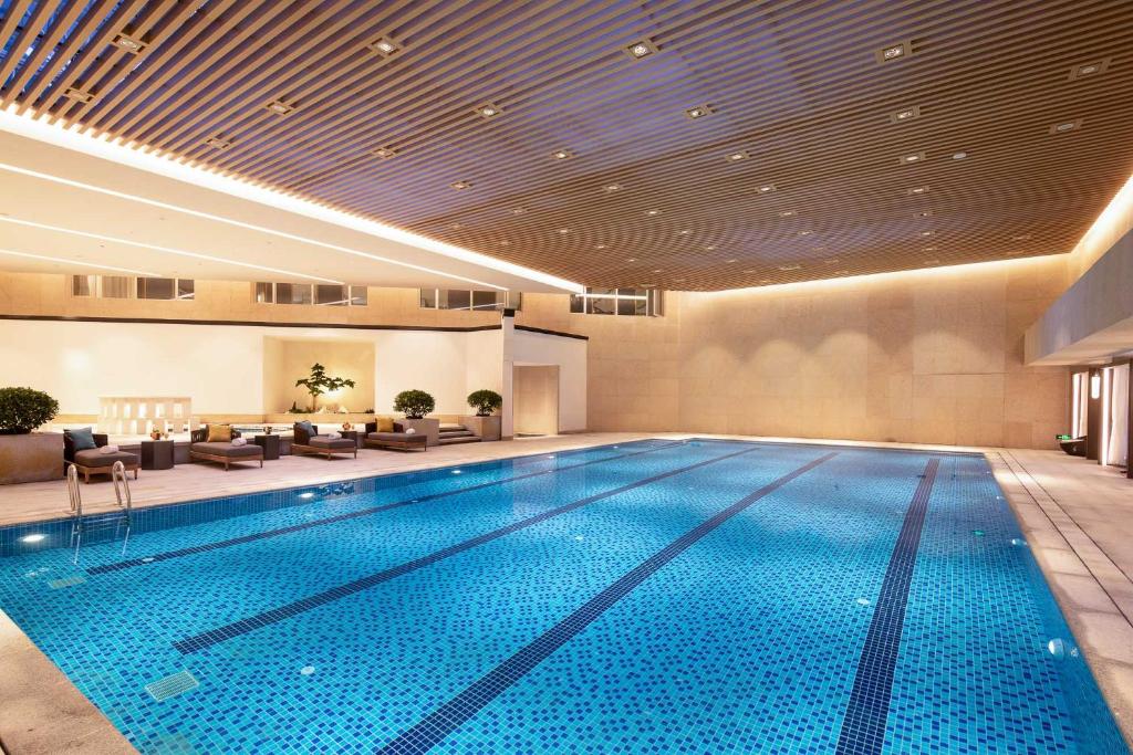 Bazén v ubytování Foreign Trade Centre C&D Hotel,Fuzhou nebo v jeho okolí