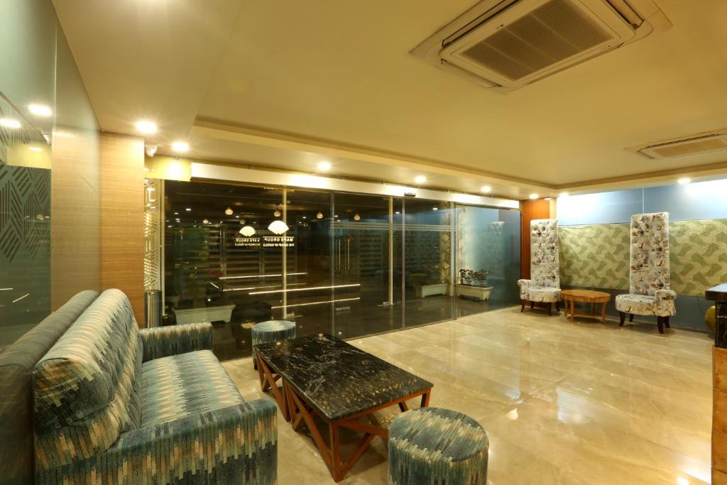 Posezení v ubytování Hotel Omega - Gurgaon Central, Sec 45