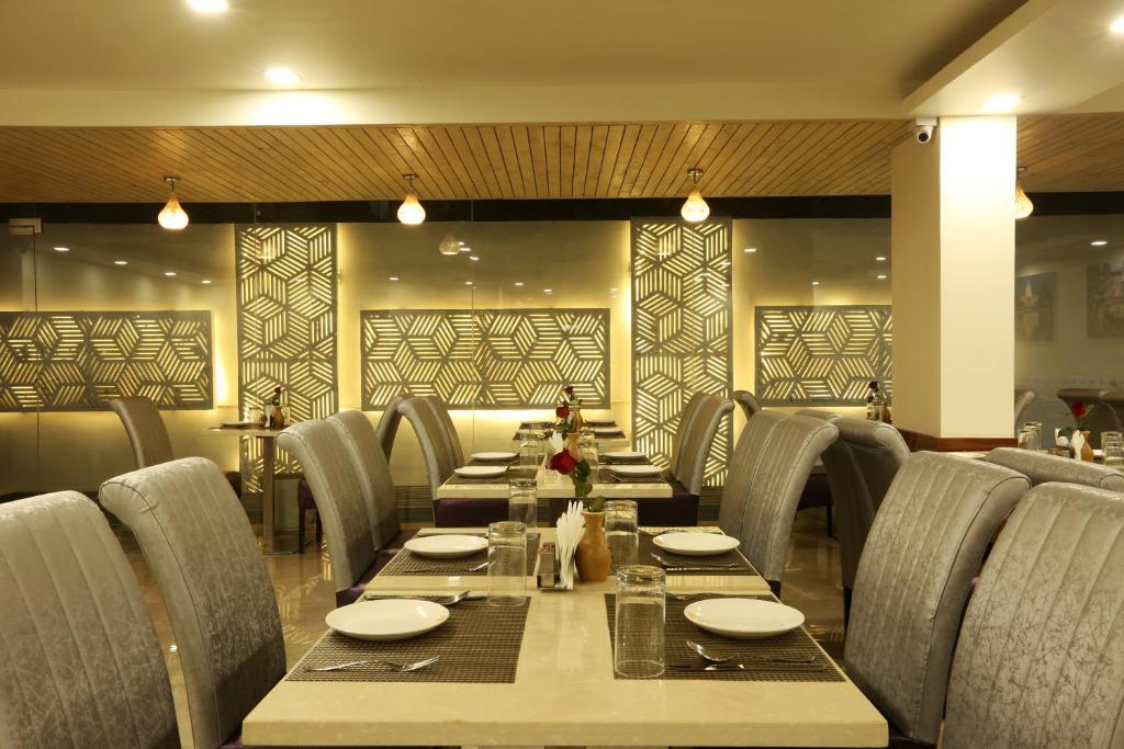 Posezení v ubytování Hotel Omega - Gurgaon Central, Sec 45