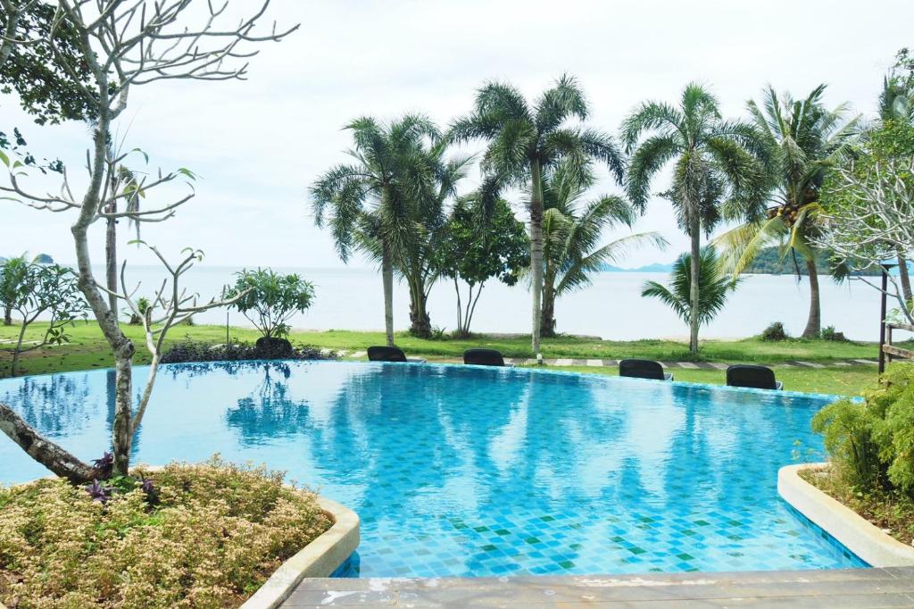 Bazén v ubytování Koh Mak Resort nebo v jeho okolí