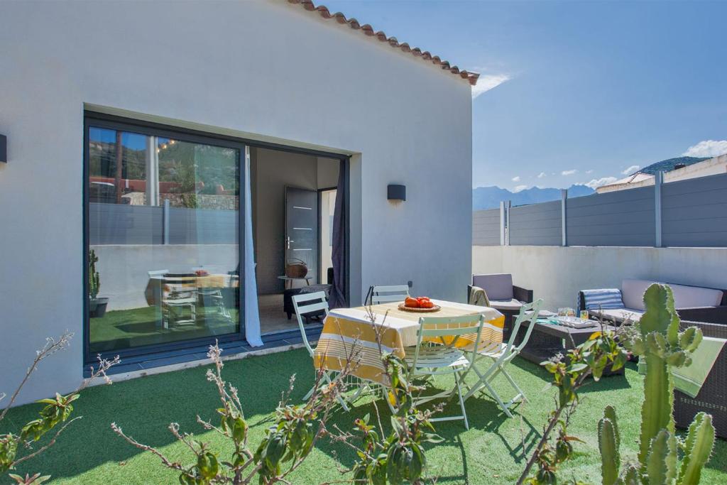 Patio nebo venkovní prostory v ubytování Casa Sol location de vacances indépendante à Calvi moins de 2km plage