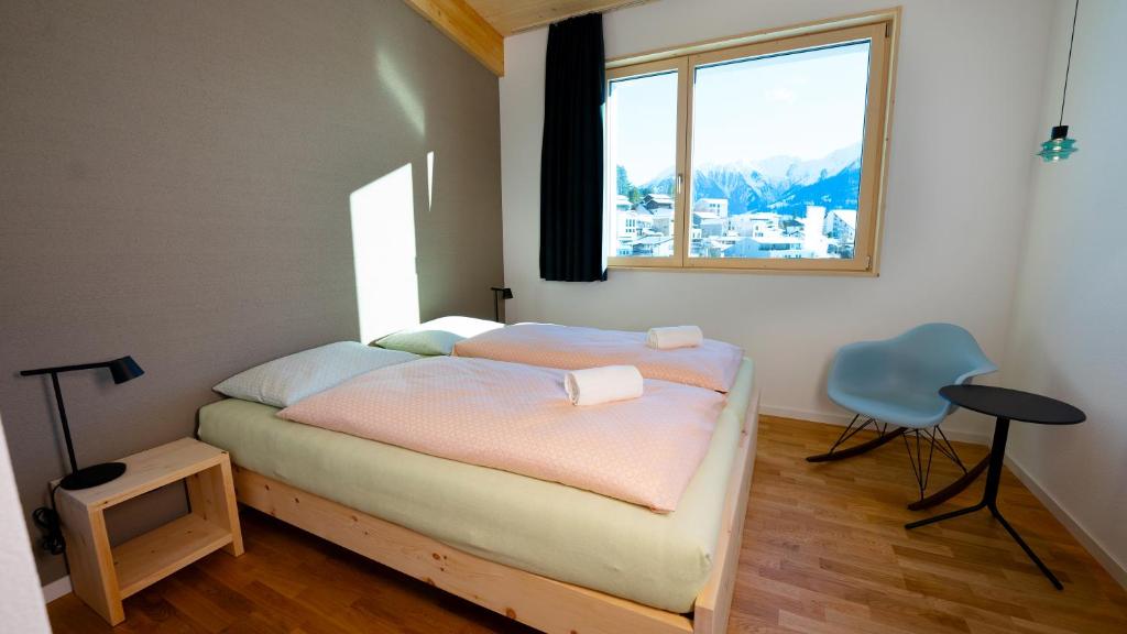 Postel nebo postele na pokoji v ubytování Laax wellnessHostel3000