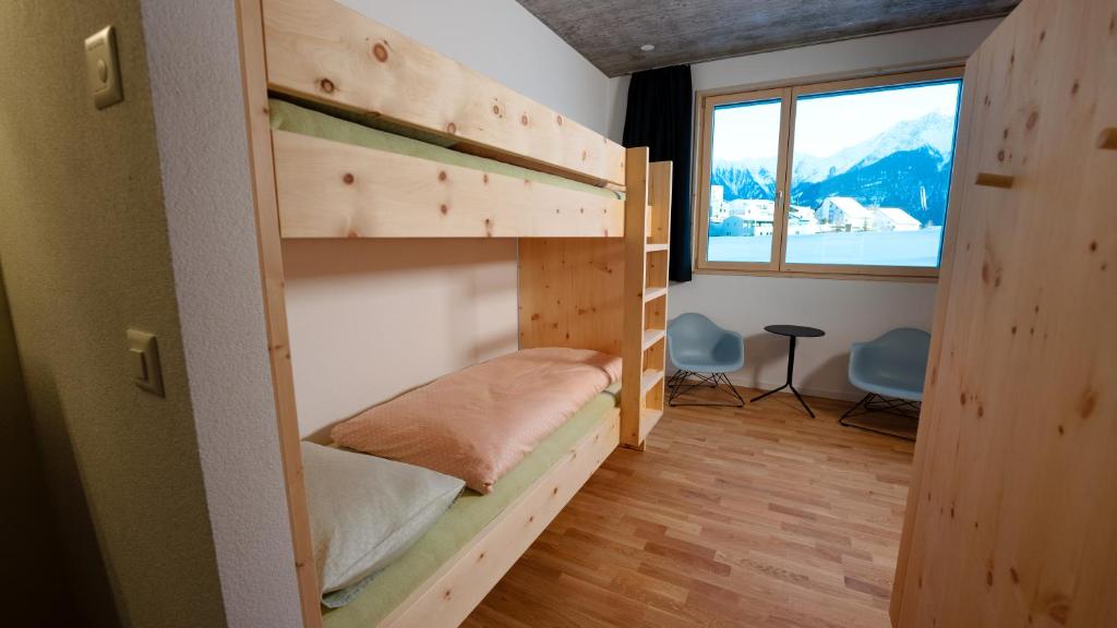 Postel nebo postele na pokoji v ubytování Laax wellnessHostel3000