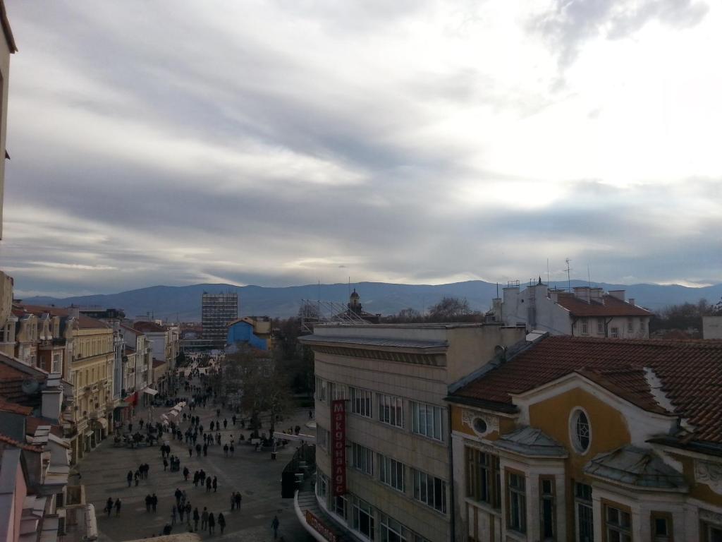 Nespecifikovaný výhled na hory nebo výhled na hory při pohledu z hostelu