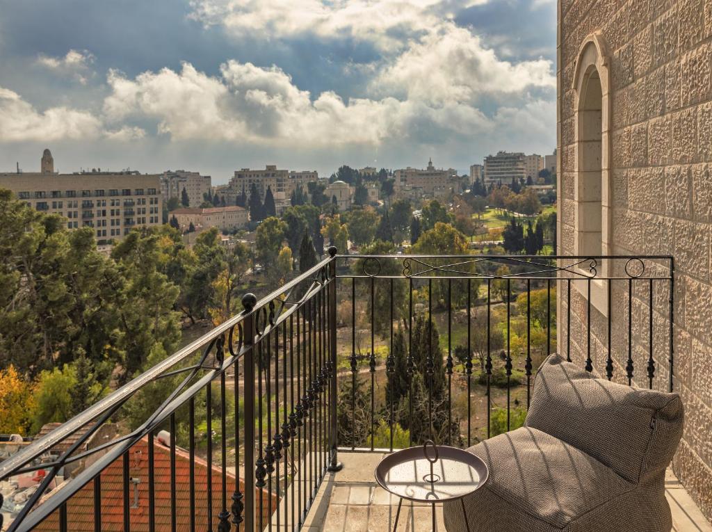 Balkón nebo terasa v ubytování Brown JLM Mamilla, a member of Brown Hotels