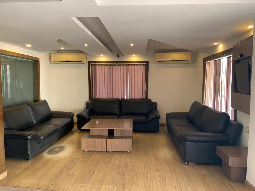 Posezení v ubytování Hotel Half Moon Chennai