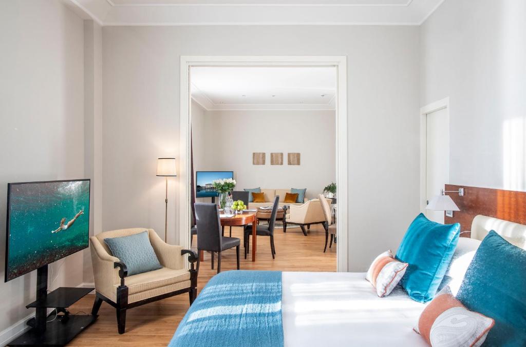 Televiisor ja/või meelelahutuskeskus majutusasutuses Terme di Saturnia Natural Spa & Golf Resort - The Leading Hotels of the World