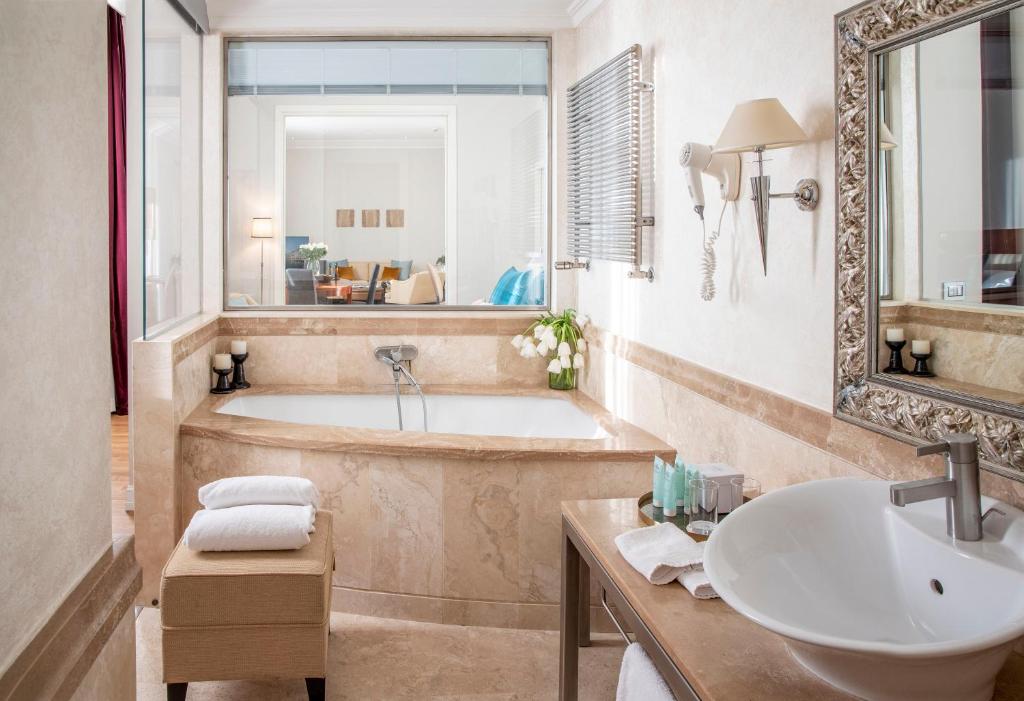 Vannituba majutusasutuses Terme di Saturnia Natural Spa & Golf Resort - The Leading Hotels of the World