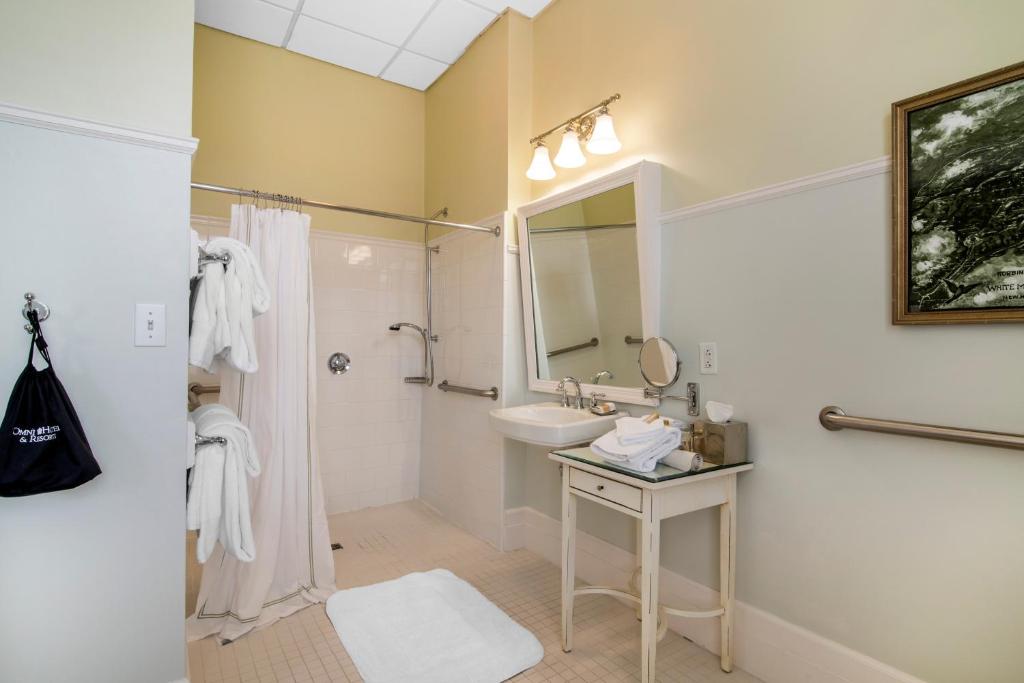 Omni Mount Washington Resort & Spa - ADA Deluxe Room - 1 King Bed