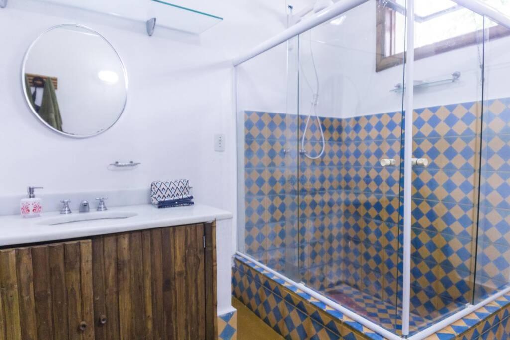  Apartamento confortável em condomínio com toda estrutura clube e praia