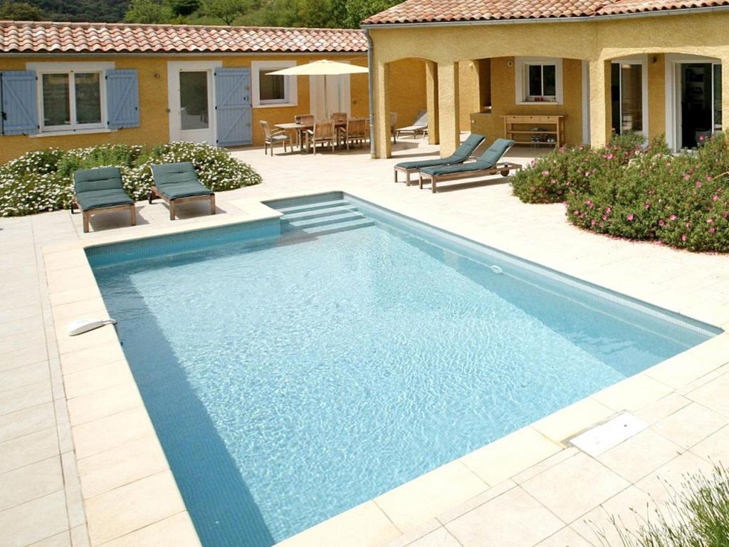ein Pool vor einem Haus in der Unterkunft Exotic Holiday Home in Ceps with Private Pool in Cazedarnes